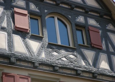 Sanierung gemäß Denkmalschutz / Alt-Neu-Kontrast / neue Nutzung: Wohnen, Zahnarzt, Gaststätte / Dachterrassen